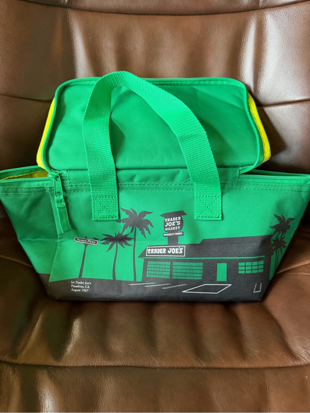 Trader Joe’s Limited Edition Emerald Insulated Mini Lunch Bag - Picture 10 of 12